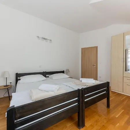 Sergio 2 Apartment Split
